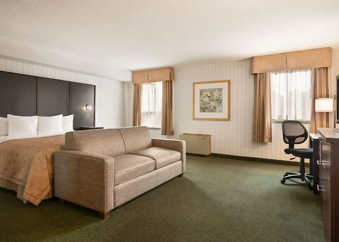 Days Inn By Wyndham Renfrew Conference Centre